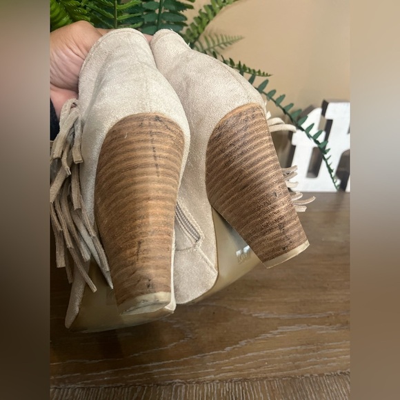 Coconuts by Matisse Size 8 Arlo Cream Faux Suede Open Toe Ankle Booties - Picture 8 of 16